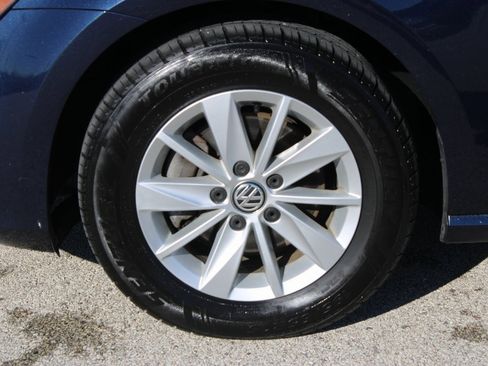 Used 2016 Volkswagen Golf S image 26