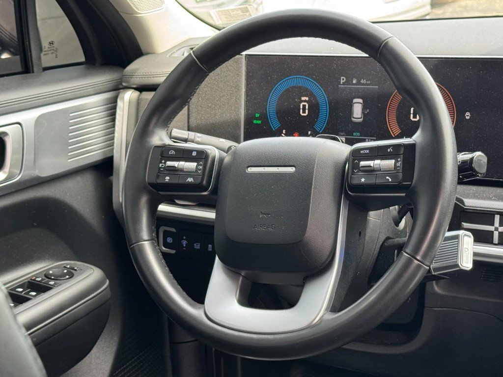 Used 2025 Hyundai Santa Fe SEL FWD image 12