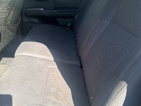 Used 2017 Toyota Tacoma TRD Off-Road w/ Tow Package (A/T) image 12