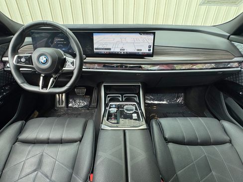 Used 2023 BMW i7 xDrive60 w/ Executive Package 2 AWD/4WD image 13