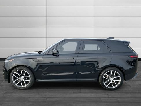 Used 2023 Land Rover Range Rover Sport SE image 2