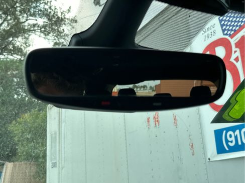 Used 2025 Chrysler Pacifica Select image 37