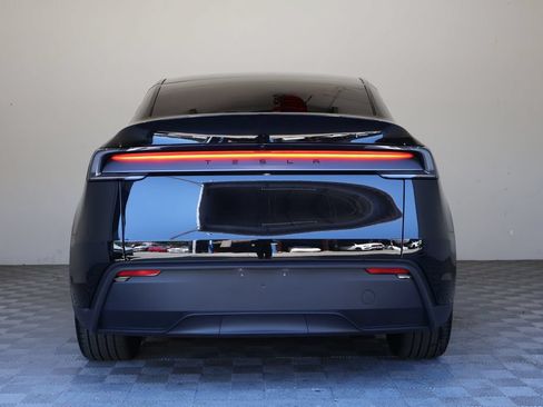 Used 2026 Tesla Model Y 2WD image 11