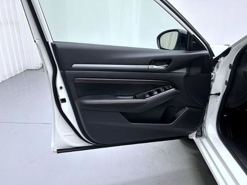 Certified 2023 Nissan Altima 2.5 SR AWD/4WD image 9