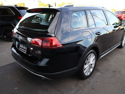 Used 2017 Volkswagen Golf S image 4