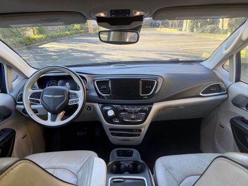 Used 2018 Chrysler Pacifica Limited w/ Advanced Safetytec Group image 13