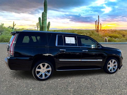 Used 2020 Cadillac Escalade ESV Luxury image 7