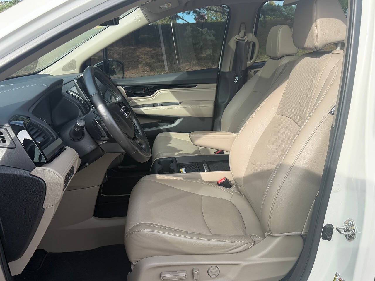 Used 2018 Honda Odyssey Elite image 12