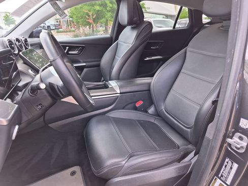 Used 2024 Mercedes-Benz GLC 300 4MATIC image 19