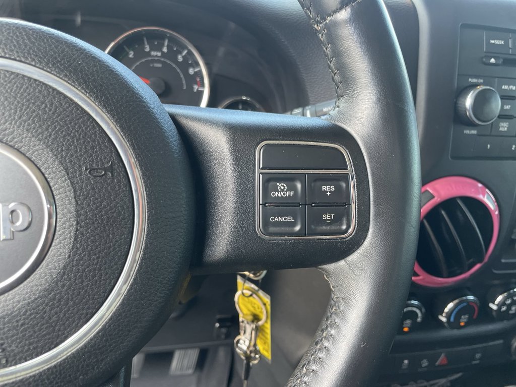 Used 2016 Jeep Wrangler Unlimited Sahara w/ Connectivity Group AWD/4WD image 15