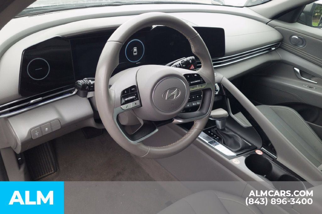 Used 2025 Hyundai Elantra SEL FWD image 5