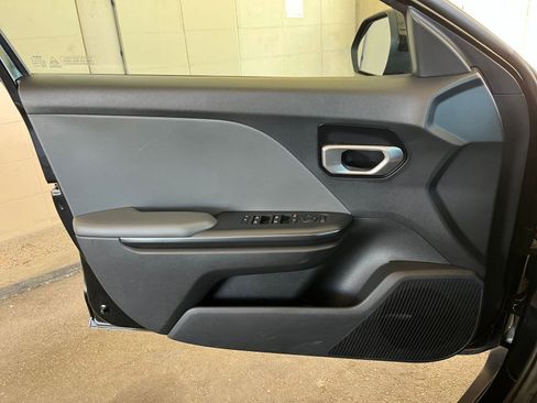 Used 2025 Kia K4 LXS image 18