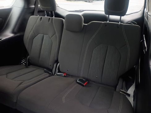 Used 2019 Chrysler Pacifica Touring Plus w/ Advanced Safetytec Group FWD image 5