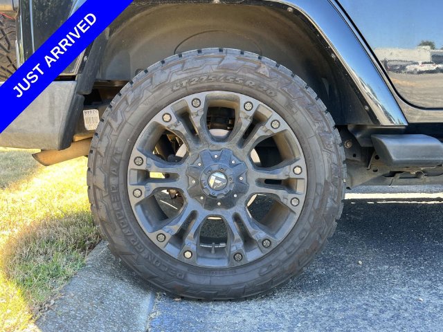 Used 2014 Jeep Wrangler Unlimited Sahara w/ Connectivity Group AWD/4WD image 10