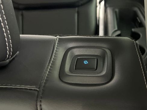 Used 2025 Ford Expedition Platinum image 14