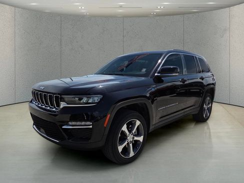 Used 2023 Jeep Grand Cherokee 4WD 4xe image 11