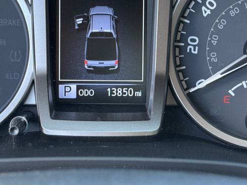 Used 2022 Toyota Tacoma SR5 w/ Technology Package RWD image 30
