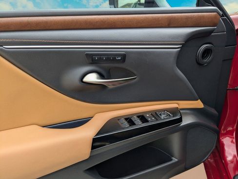 Certified 2025 Lexus ES 350 w/ Premium Package FWD image 7