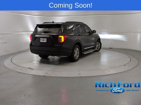 Certified 2024 Ford Explorer XLT image 3