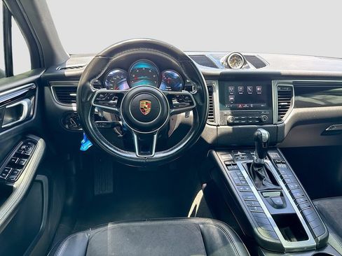 Used 2018 Porsche Macan AWD/4WD image 23