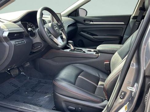 Used 2025 Nissan Altima 2.5 SR image 9