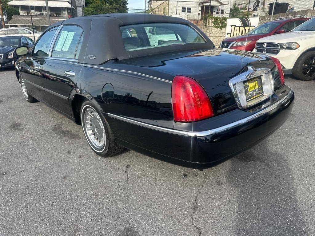 Used 2002 Lincoln Town Car Cartier RWD image 19