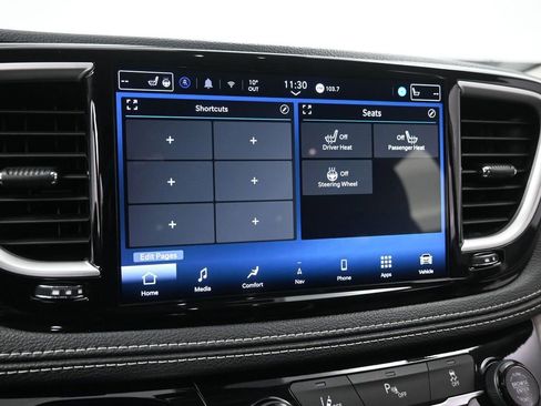 Used 2024 Chrysler Pacifica Select image 38