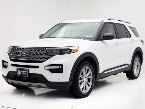 Used 2023 Ford Explorer Limited image 2