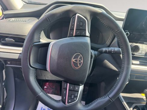 Used 2025 Toyota Grand Highlander AWD image 12