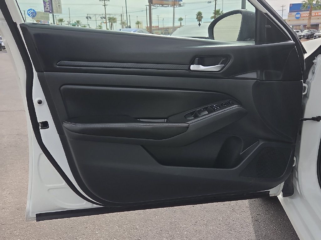 Used 2025 Nissan Altima 2.5 SV FWD image 13