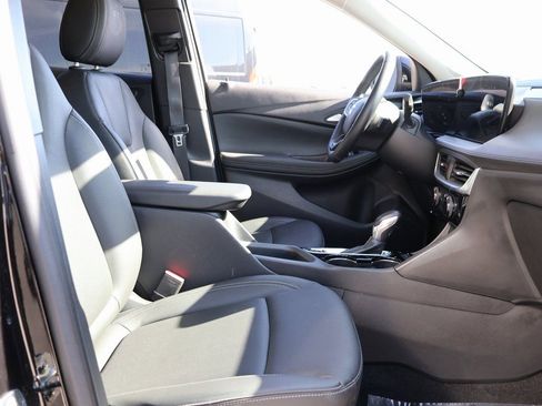 Used 2024 Buick Encore GX Sport Touring image 9