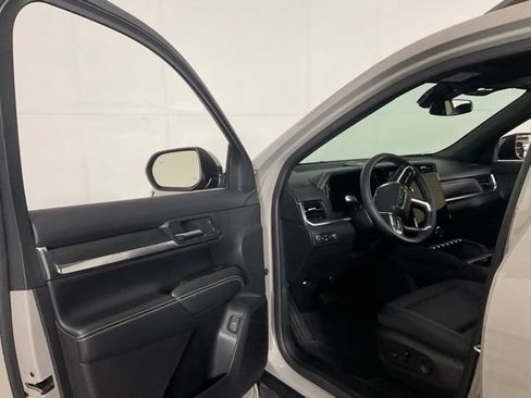 Used 2025 GMC Terrain Elevation w/ Elevation Premium Package AWD/4WD image 20