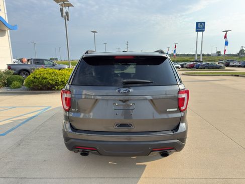 Used 2018 Ford Explorer XLT w/ Equipment Group 202A FWD image 6