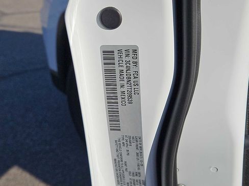 New 2026 Jeep Compass Latitude image 25