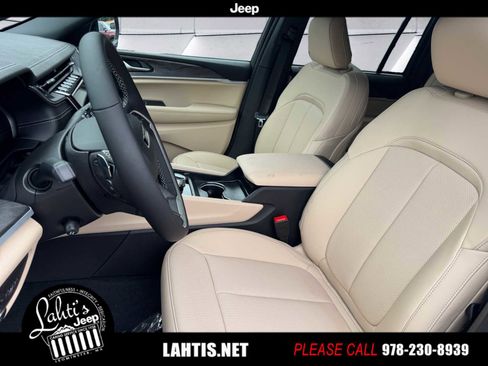 New 2025 Jeep Grand Cherokee Limited w/ Luxury Tech Group II image 11