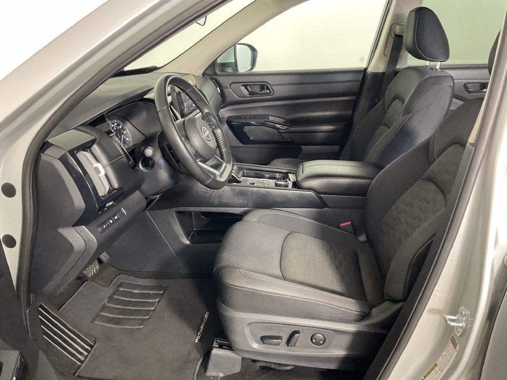 Used 2025 Nissan Pathfinder SV AWD/4WD image 17