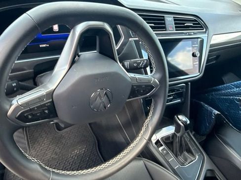 Used 2022 Volkswagen Tiguan SE FWD image 19