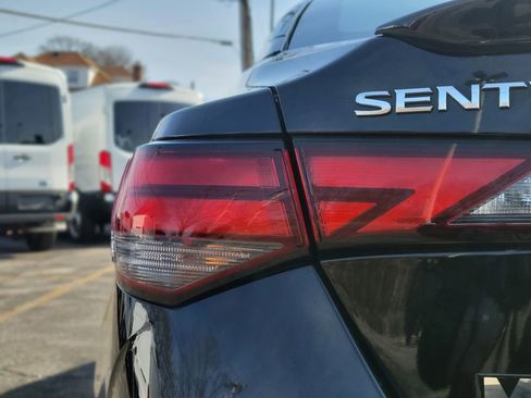 Used 2020 Nissan Sentra SR w/ Premium Package image 9