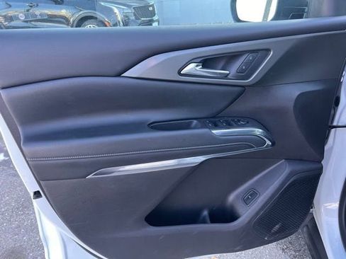 Used 2025 Chevrolet Traverse LT image 9