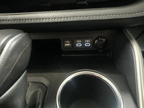 Used 2024 Toyota Highlander XLE AWD/4WD image 36
