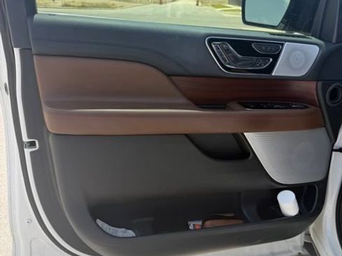 Used 2023 Lincoln Navigator Reserve AWD/4WD image 1