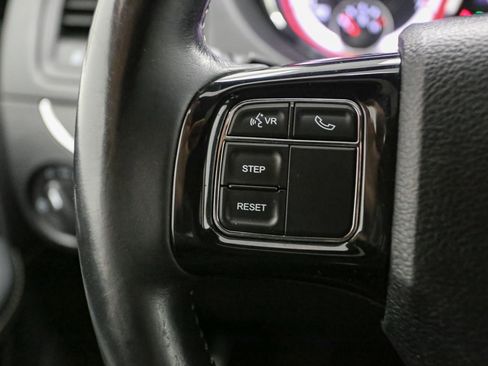 Used 2016 Dodge Grand Caravan SE image 26