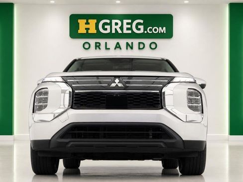 Used 2025 Mitsubishi Outlander ES FWD image 7