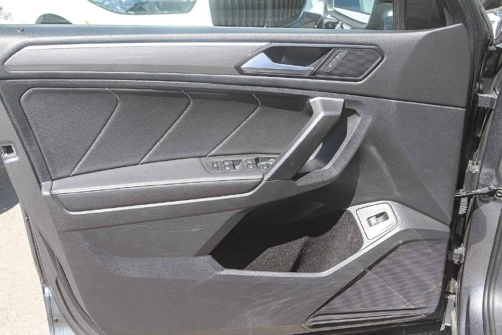 Used 2024 Volkswagen Tiguan SE R-Line FWD image 16