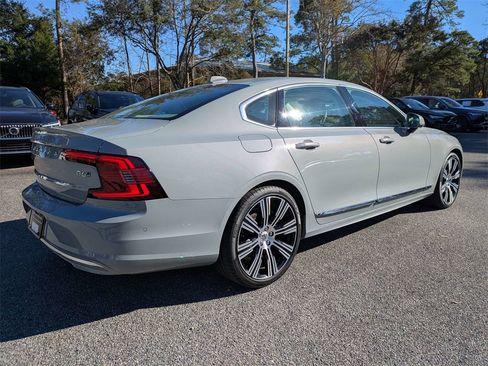 Used 2025 Volvo S90 B6 Plus image 4