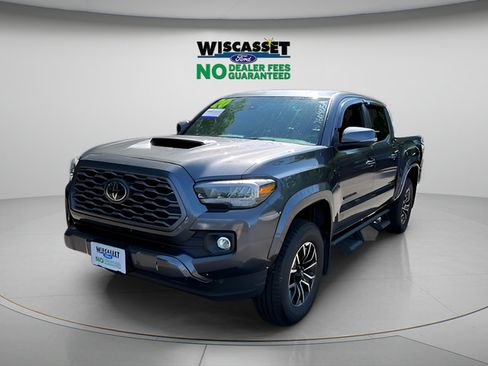 Used 2020 Toyota Tacoma TRD Sport w/ TRD Premium Sport Package AWD/4WD image 15