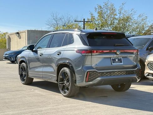 New 2026 Volkswagen Tiguan SE R-Line FWD image 7