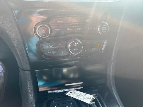 Used 2023 Chrysler 300 S w/ Comfort Group RWD image 15