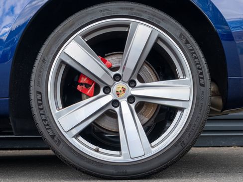 Certified 2022 Porsche Macan S AWD/4WD image 13