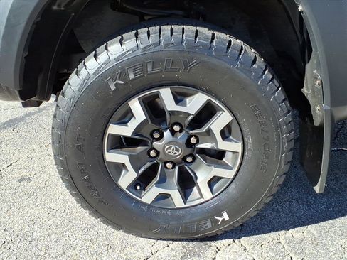 Used 2016 Toyota Tacoma SR image 6